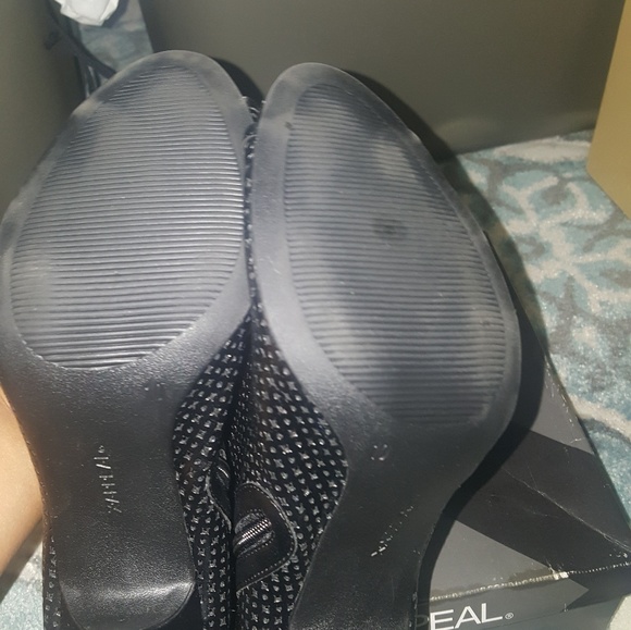 Black faux leather open toed booties - Picture 4 of 5